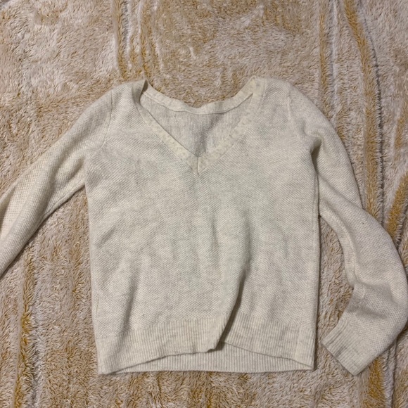 Cute Abercrombie sweater - Picture 2 of 3